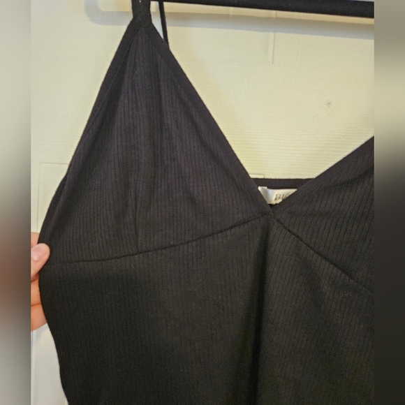 Womens XL black cropped V neck top sleeveless double straps - Picture 2 of 3